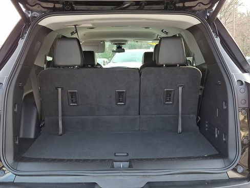 Used 2021 Chevrolet Traverse RS image 32