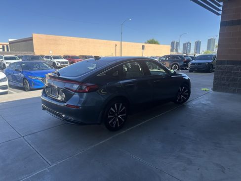 Used 2024 Honda Civic EX-L image 3