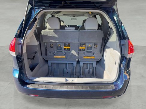 Used 2011 Toyota Sienna XLE FWD image 25