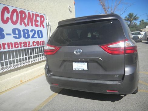 Used 2015 Toyota Sienna LE image 6
