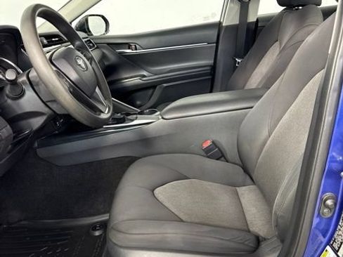 Used 2018 Toyota Camry LE FWD image 14