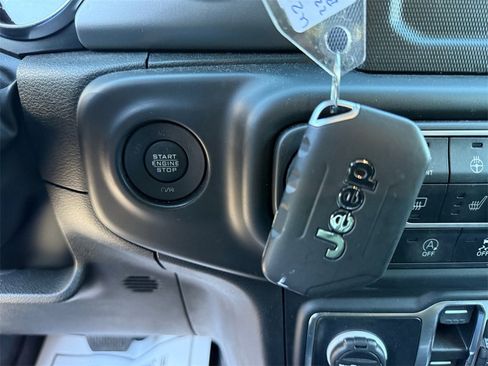 Used 2022 Jeep Wrangler Unlimited Sport image 30