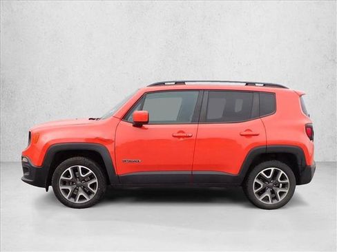 Used 2018 Jeep Renegade Latitude w/ Cold Weather Group image 2
