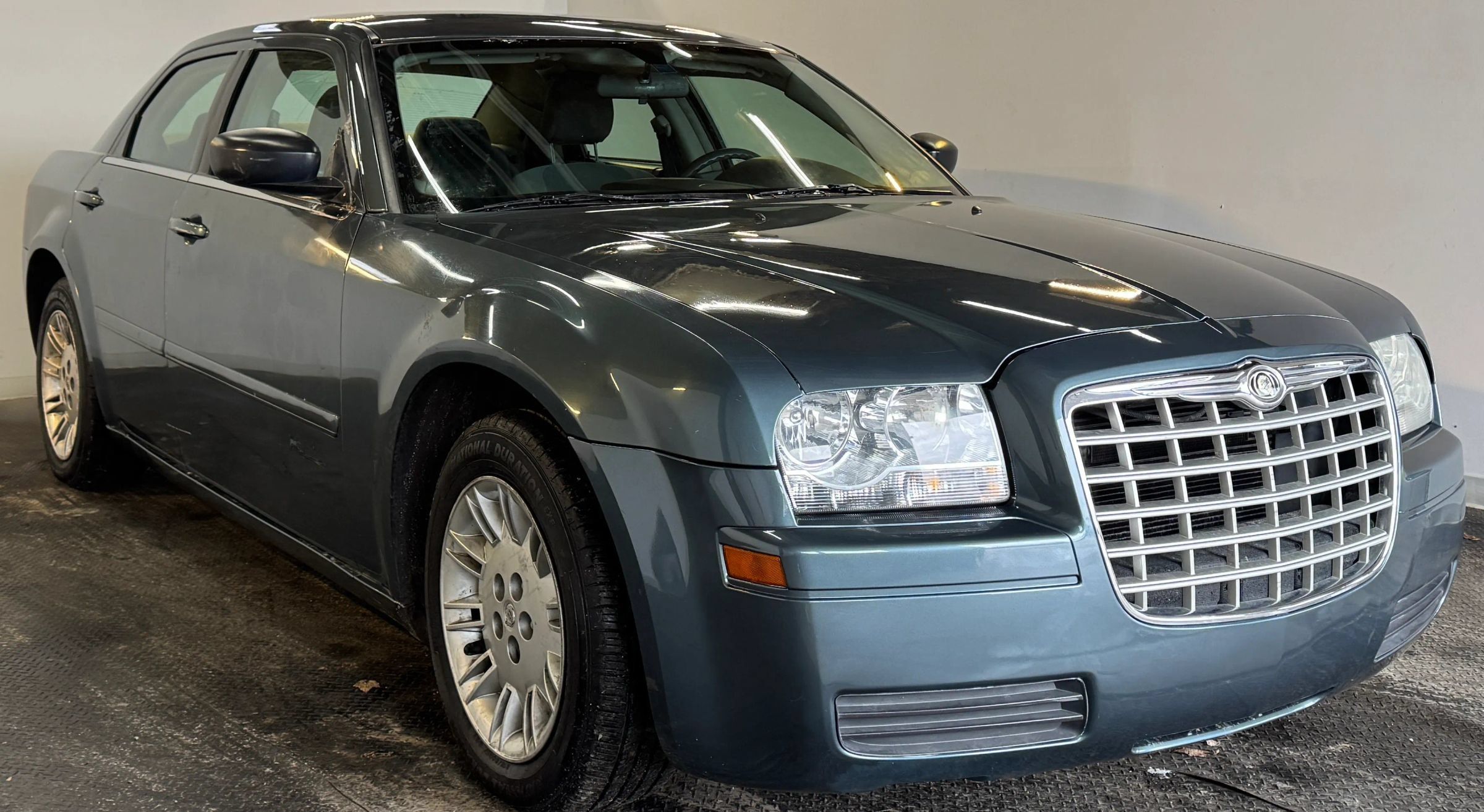 Used 2005 Chrysler 300 RWD image 2