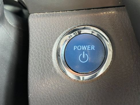 Used 2020 Toyota Camry SE w/ Sunroof Package FWD image 22