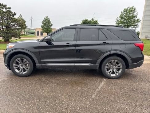 Used 2021 Ford Explorer XLT w/ Equipment Group 202A AWD/4WD image 7
