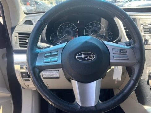 Used 2010 Subaru Outback 2.5i Premium AWD/4WD image 27