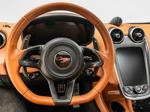 Used 2017 McLaren 570S image 15