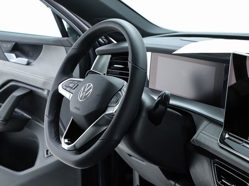 New 2026 Volkswagen Tiguan SE R-Line image 35