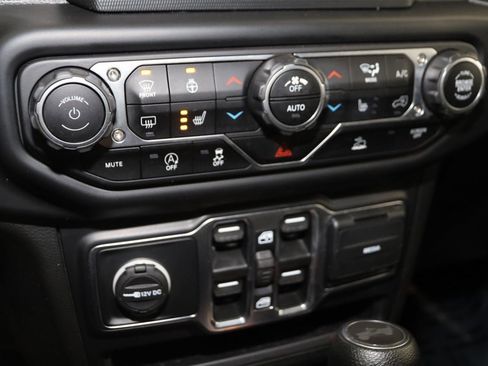 Used 2022 Jeep Wrangler Unlimited Sport image 25