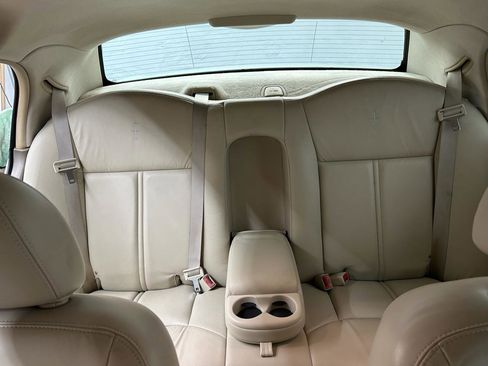 Used 2004 Lincoln Town Car Ultimate RWD image 32