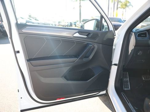 Used 2023 Volkswagen Tiguan SE R-Line image 16