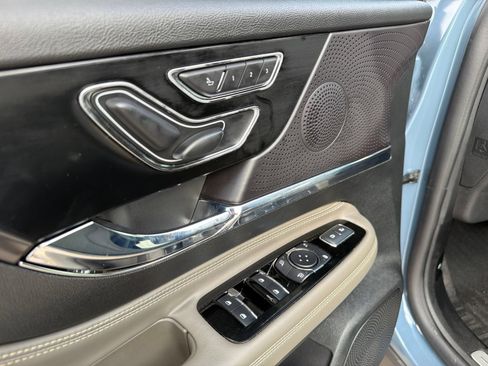 Used 2025 Lincoln Corsair FWD image 18