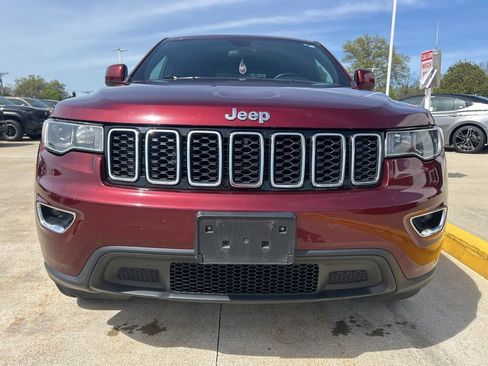 Used 2018 Jeep Grand Cherokee Laredo AWD/4WD image 2