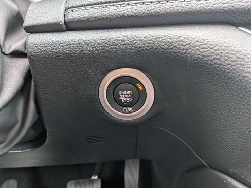 New 2026 Chrysler Pacifica Limited w/ Uconnect Theater Family Group image 15