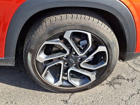 Certified 2024 Chevrolet Trax RS w/ Driver Confidence Package image 9