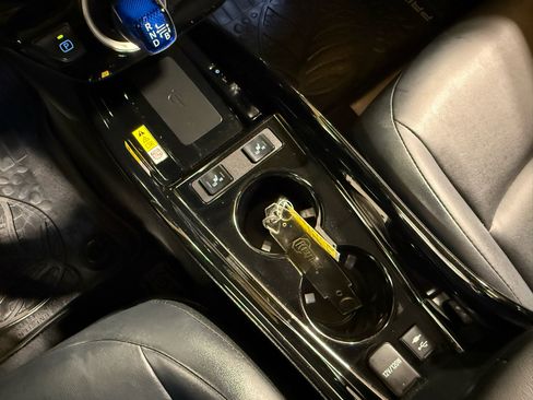 Used 2021 Toyota Prius Prime Limited image 19