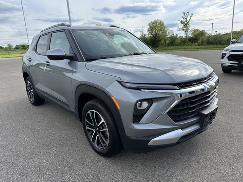 Used 2025 Chevrolet TrailBlazer LT AWD/4WD image 11