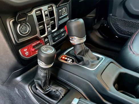 Used 2025 Jeep Wrangler Unlimited Rubicon w/ Technology Group image 28