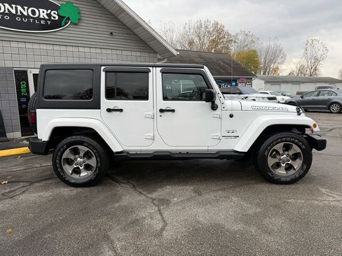 Used 2018 Jeep Wrangler Unlimited Sahara w/ Connectivity Group image 2