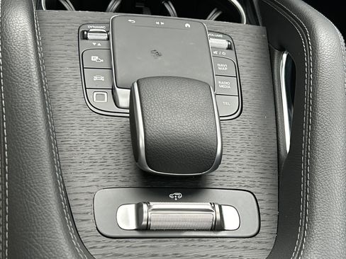 Certified 2025 Mercedes-Benz GLS 450 4MATIC image 38