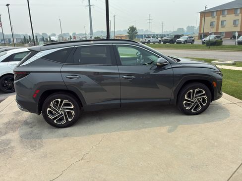 Certified 2025 Hyundai Tucson Limited AWD/4WD image 6