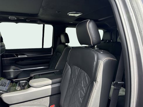 New 2025 Jeep Grand Wagoneer Series III w/ Quick Order Packagew 28T image 9