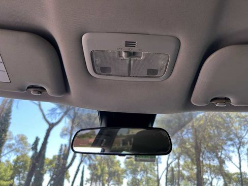 Used 2018 Toyota Corolla LE image 16