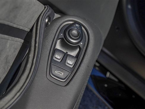 Used 2023 Aston Martin V8 Vantage Coupe image 36