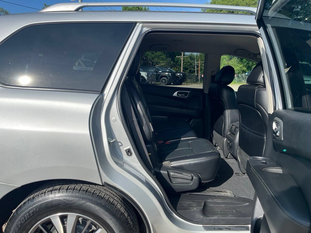 Used 2020 Nissan Pathfinder SL FWD image 33