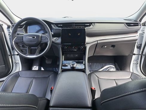 Certified 2023 Jeep Grand Cherokee L Limited AWD/4WD image 9