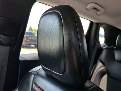 Used 2020 Jeep Cherokee Trailhawk w/ Cold Weather Group AWD/4WD image 18
