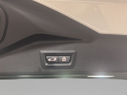 Used 2021 BMW X5 sDrive40i w/ Premium Package RWD image 29