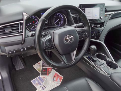 Used 2022 Toyota Camry SE image 9