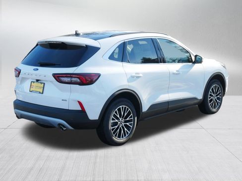 Used 2025 Ford Escape SE w/ PHEV Premium Package image 7