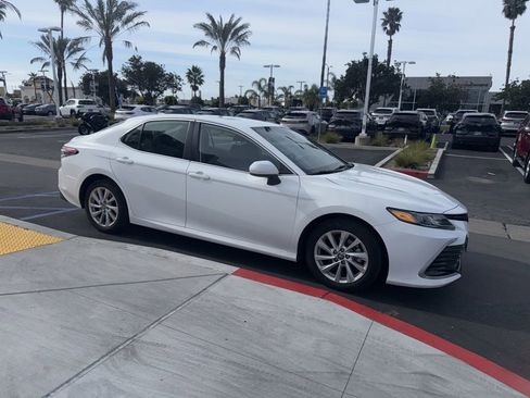 Used 2021 Toyota Camry LE image 28