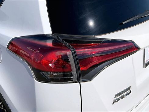 Used 2016 Toyota RAV4 XLE w/ Protection Package AWD/4WD image 28