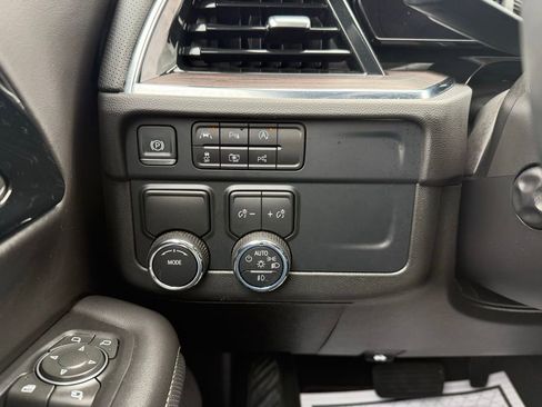 Used 2025 Chevrolet Suburban Premier RWD image 39