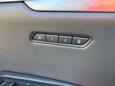 Used 2025 Cadillac XT6 Premium Luxury image 24