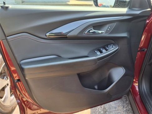 Used 2023 Chevrolet TrailBlazer RS w/ Convenience Package image 9