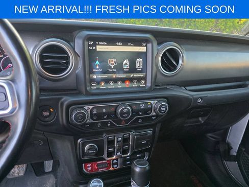 Used 2022 Jeep Gladiator Rubicon w/ Cold Weather Group AWD/4WD image 11