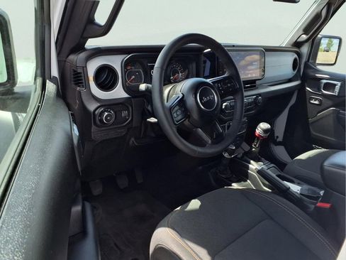 Used 2025 Jeep Wrangler Unlimited Sport AWD/4WD image 9