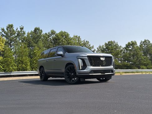Used 2025 Cadillac Escalade ESV Sport Platinum w/ LPO, ONYX Package AWD/4WD image 65
