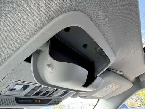 Used 2022 Ford Explorer XLT w/ Equipment Group 202A image 22