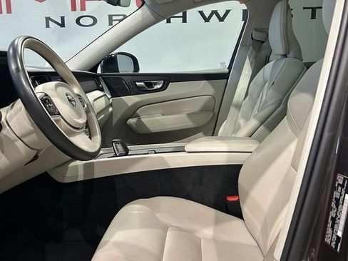 Used 2023 Volvo XC60 B5 Plus w/ Climate Package AWD/4WD image 9
