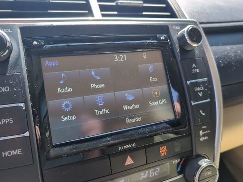 Used 2016 Toyota Camry XLE image 14