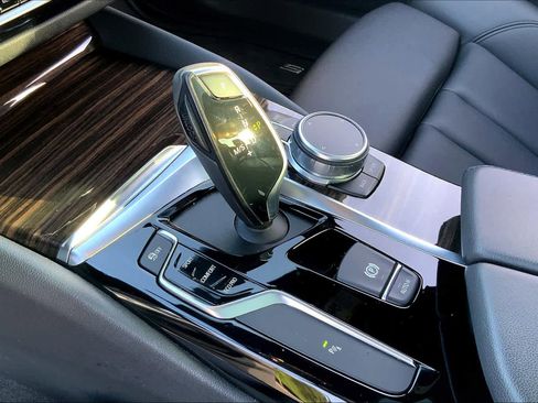 Used 2018 BMW 530i image 16