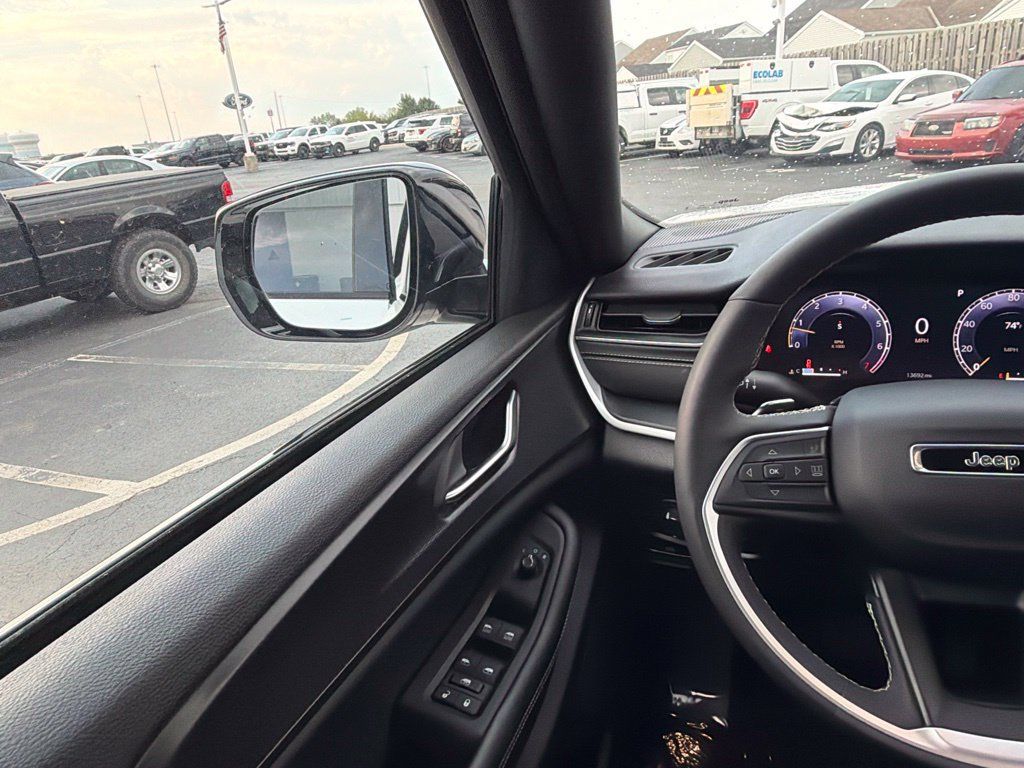 Used 2024 Jeep Grand Cherokee Altitude AWD/4WD image 21