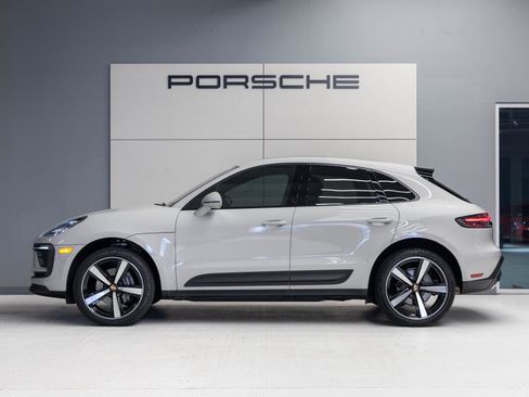 Certified 2026 Porsche Macan AWD/4WD image 2