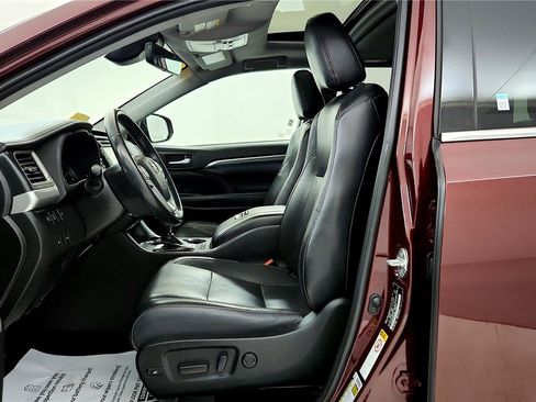 Used 2019 Toyota Highlander Limited w/ Carpet Mat Package (TMS) image 25